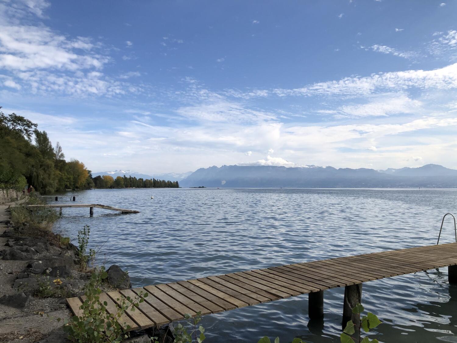 Stroll along the lake between Morges and Lausanne