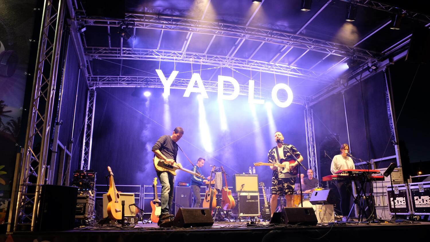 groupe de musique sur scène