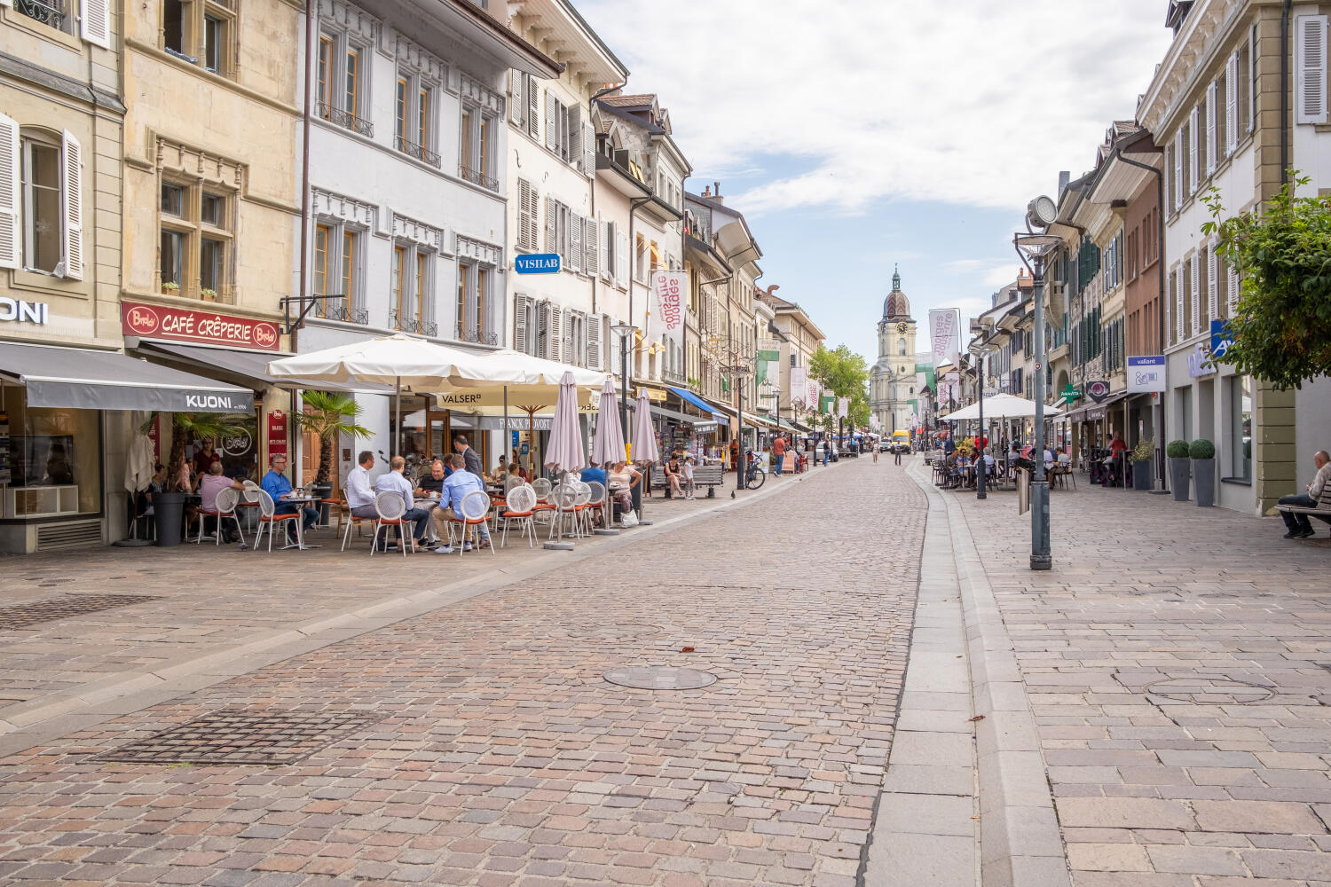 Grand-Rue de Morges - vue sur le temple et la zone piétonne